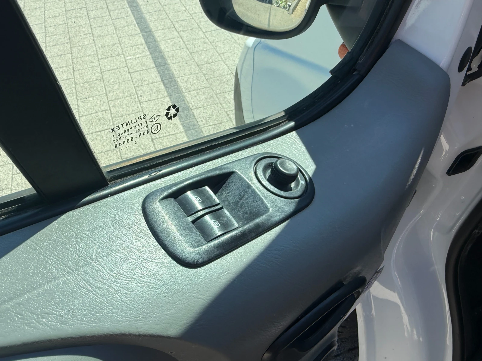 Opel Vivaro 2.0CDTI Клима L1H1 , снимка 13 - Бусове и автобуси - 56138614