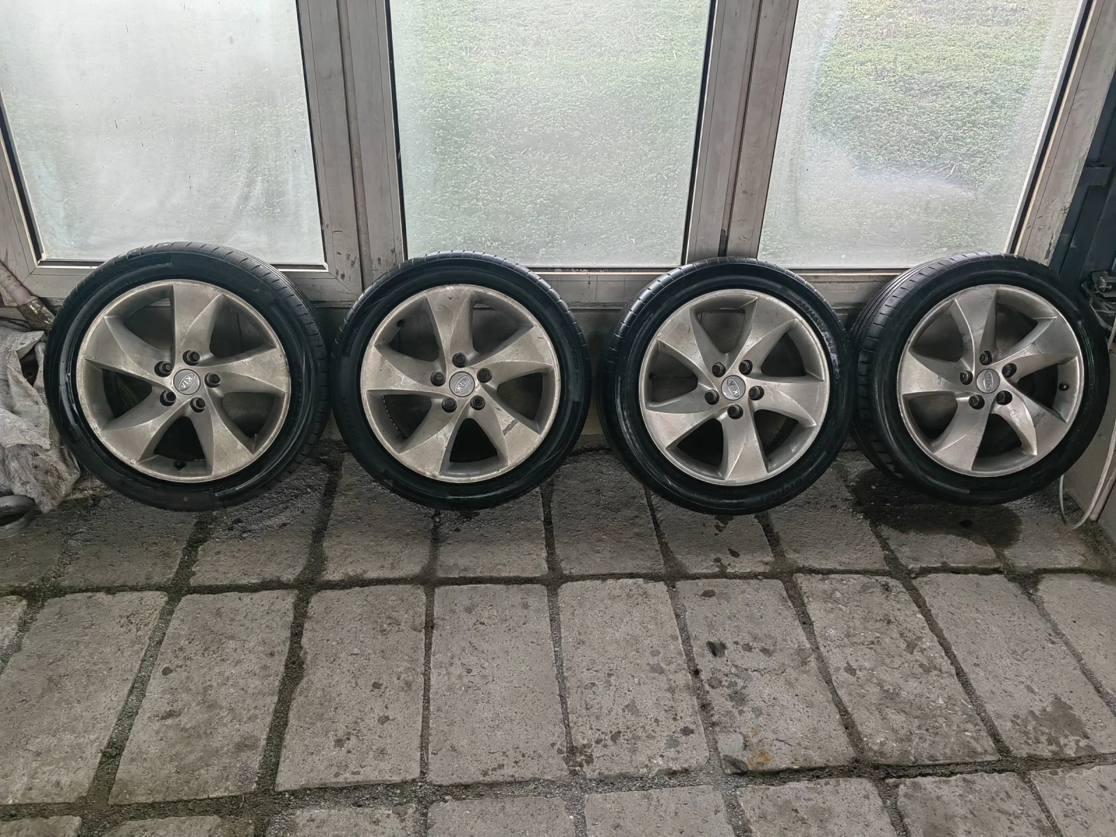 ���� � ������ 225/45R17 �� Kia Carens | Mobile.bg � ����������� 1