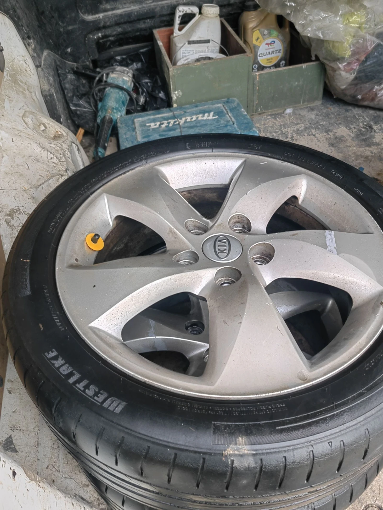 ���� � ������ 225/45R17 �� Kia Carens | Mobile.bg � ����������� 17