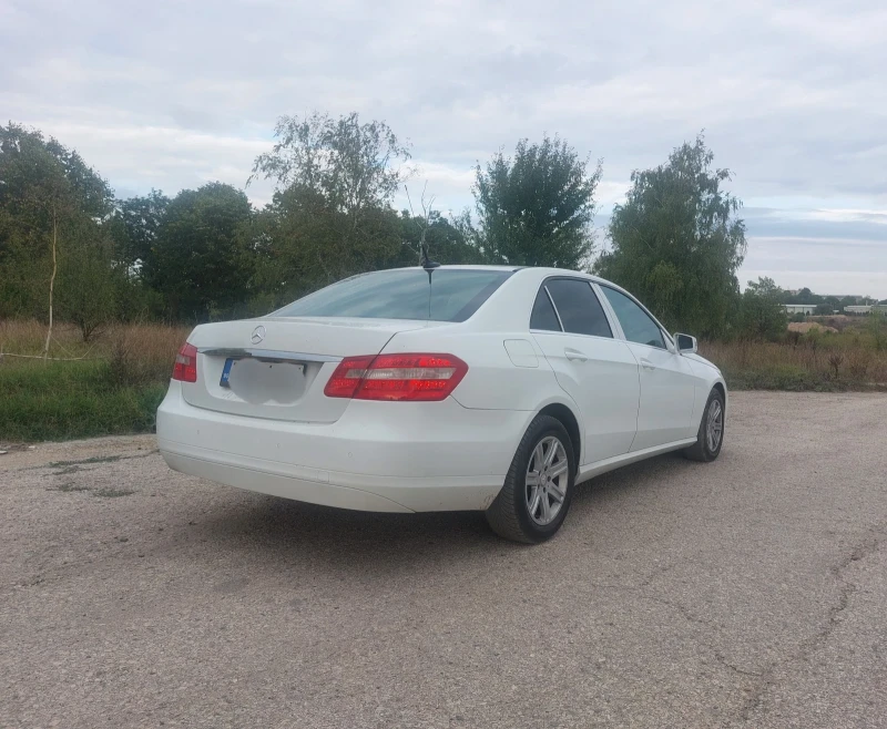 Mercedes-Benz E 200 2.2 CDI, снимка 5 - Автомобили и джипове - 52703521