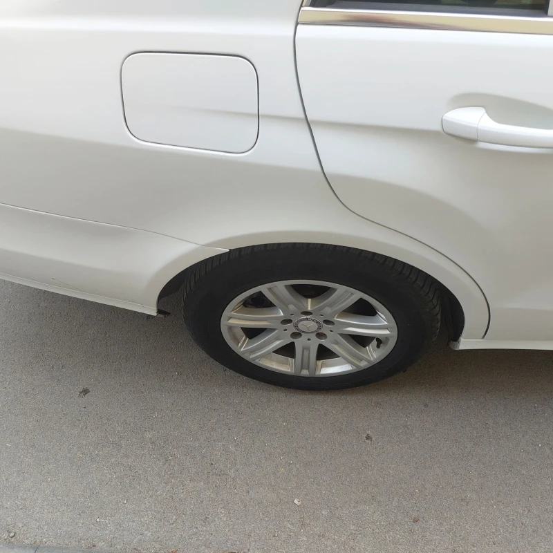 Mercedes-Benz E 200 2.2 CDI, снимка 7 - Автомобили и джипове - 52703521