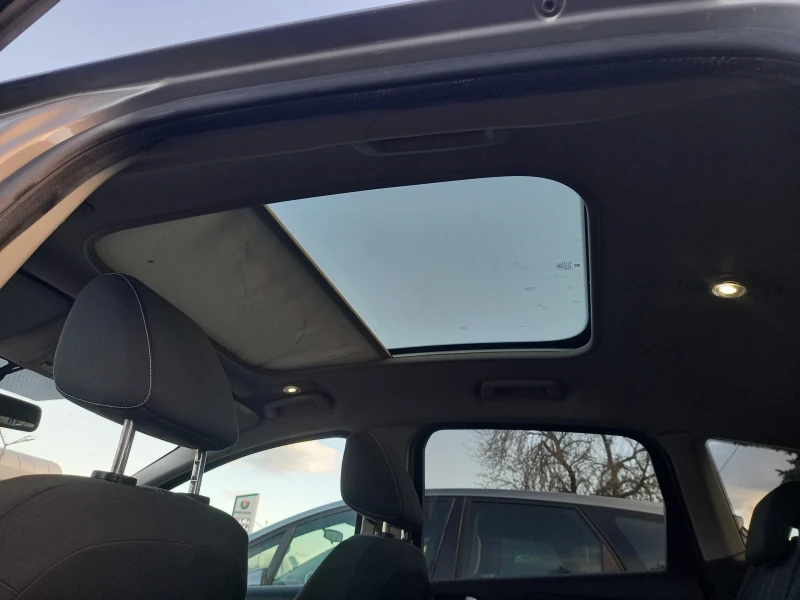 Ford C-max 1.6tdci 116 k.c. TiTANiUM NAVi Panorama 6 скорости, снимка 15 - Автомобили и джипове - 52957211