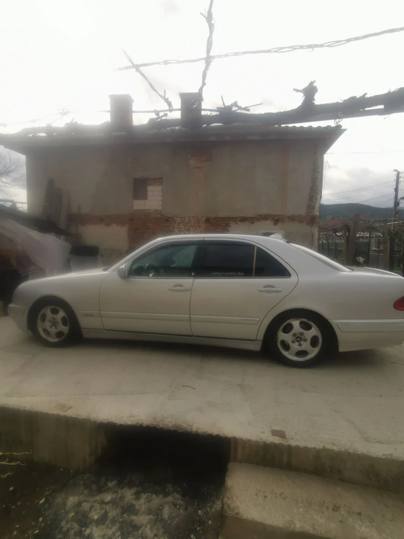 Mercedes-Benz E 270, снимка 4 - Автомобили и джипове - 53279167