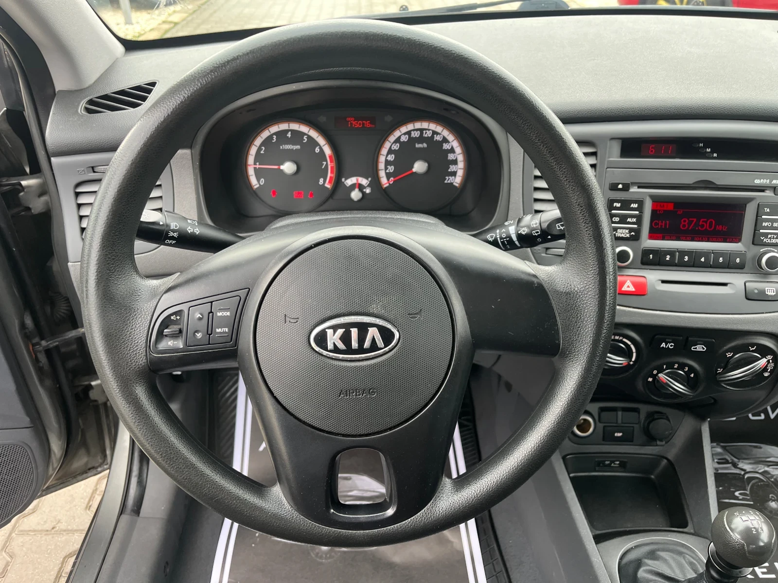 Kia Rio 1.4* Топ* Клима* Нови гуми* Нов внос*  | Mobile.bg — изображение 14