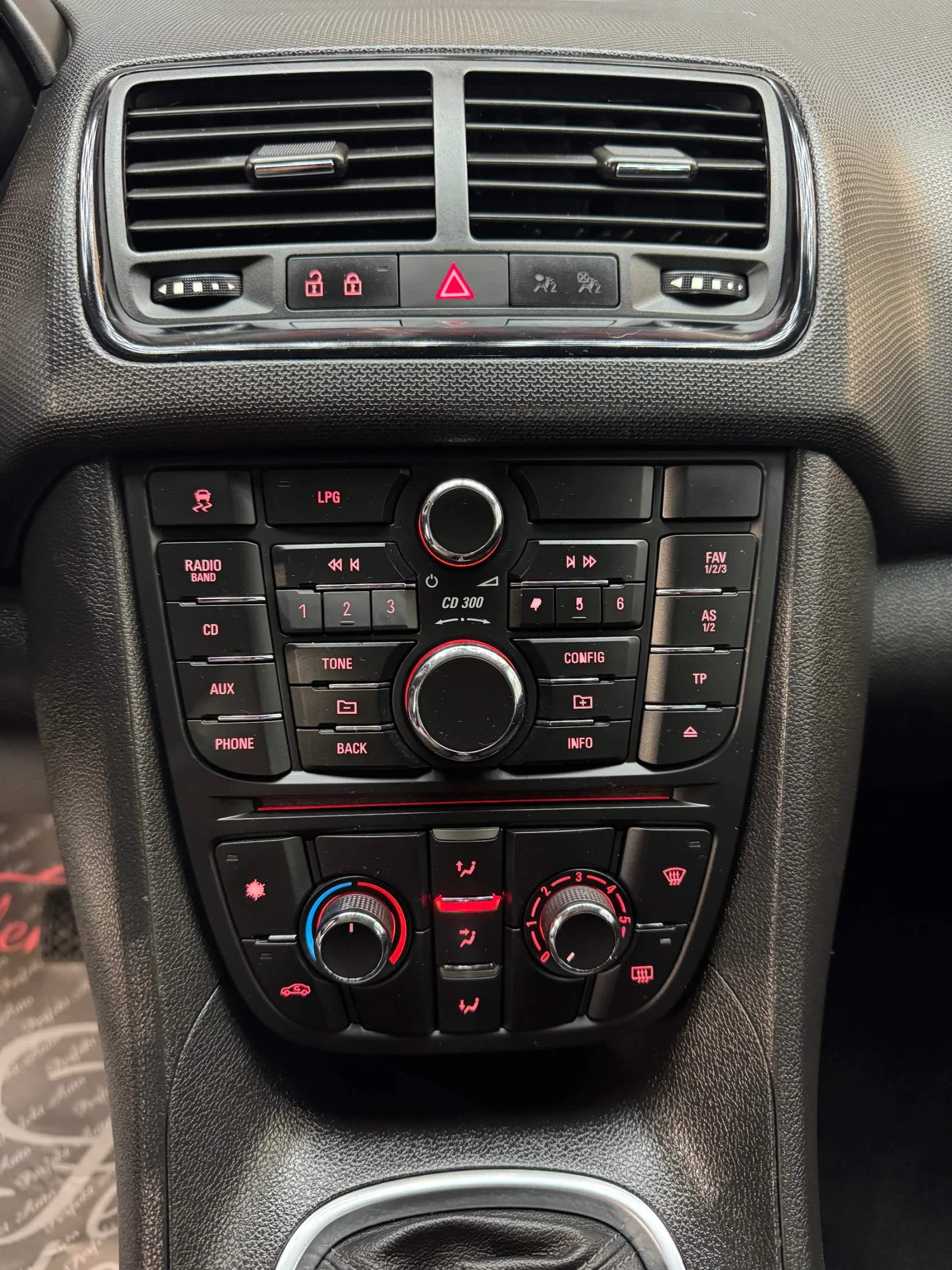 Opel Meriva 1.4 Бензин/Газ * Напълно обслужен *  - изображение 9