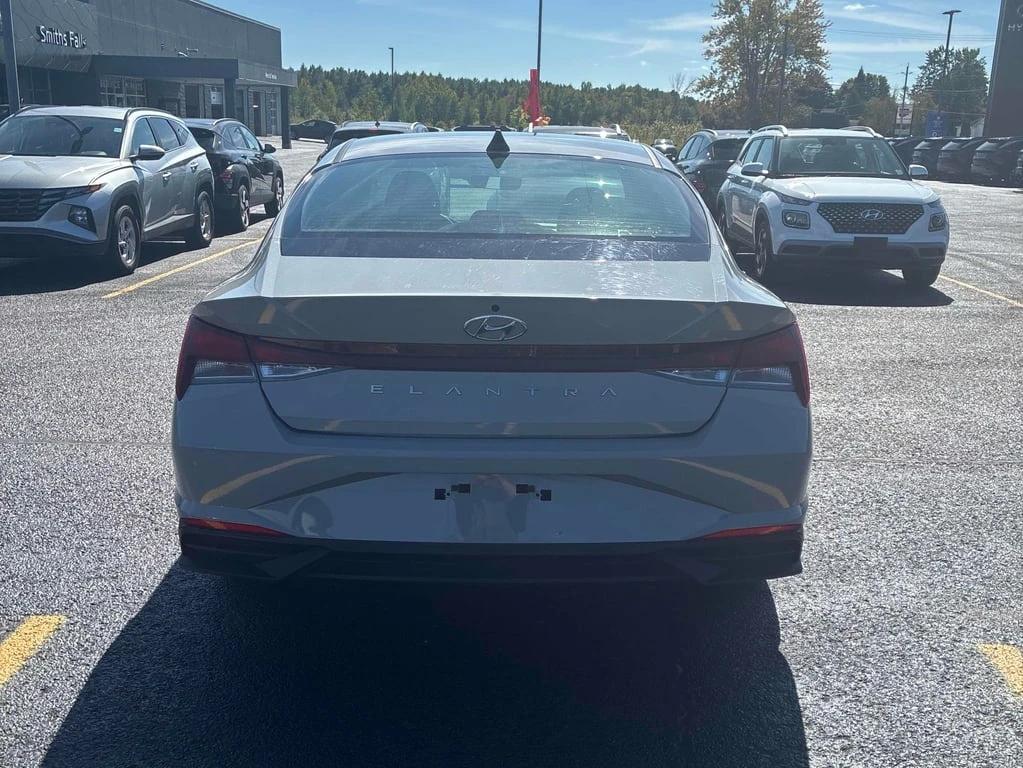 Hyundai Elantra * Essential * CARFAX * БЕЗ ПЪРВОНАЧАЛНА ВНОСКА - изображение 4