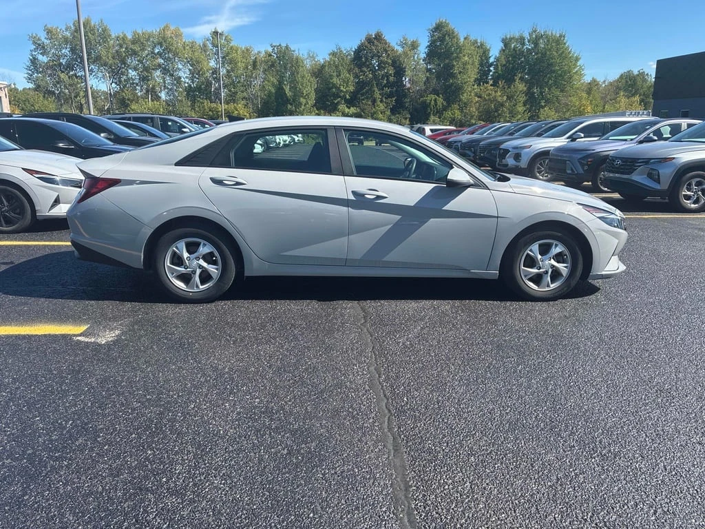 Hyundai Elantra * Essential * CARFAX * БЕЗ ПЪРВОНАЧАЛНА ВНОСКА - изображение 3
