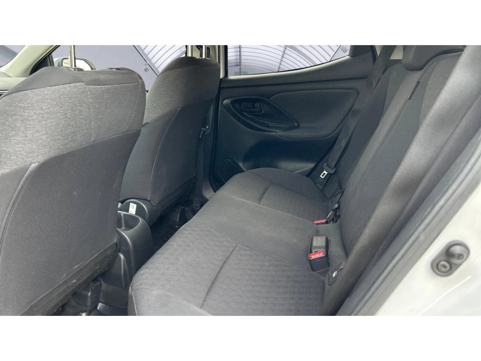 Toyota Yaris 1.5i M/T, Месечна вноска от 344 лв. - изображение 10