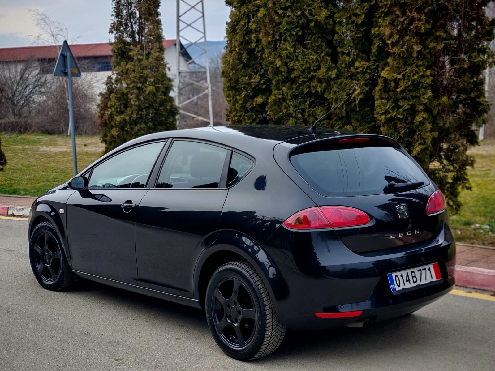 Seat Leon 1.9TDI(105)* BLACK-EDITION* XENON* НОВ ВНОС*  - изображение 4