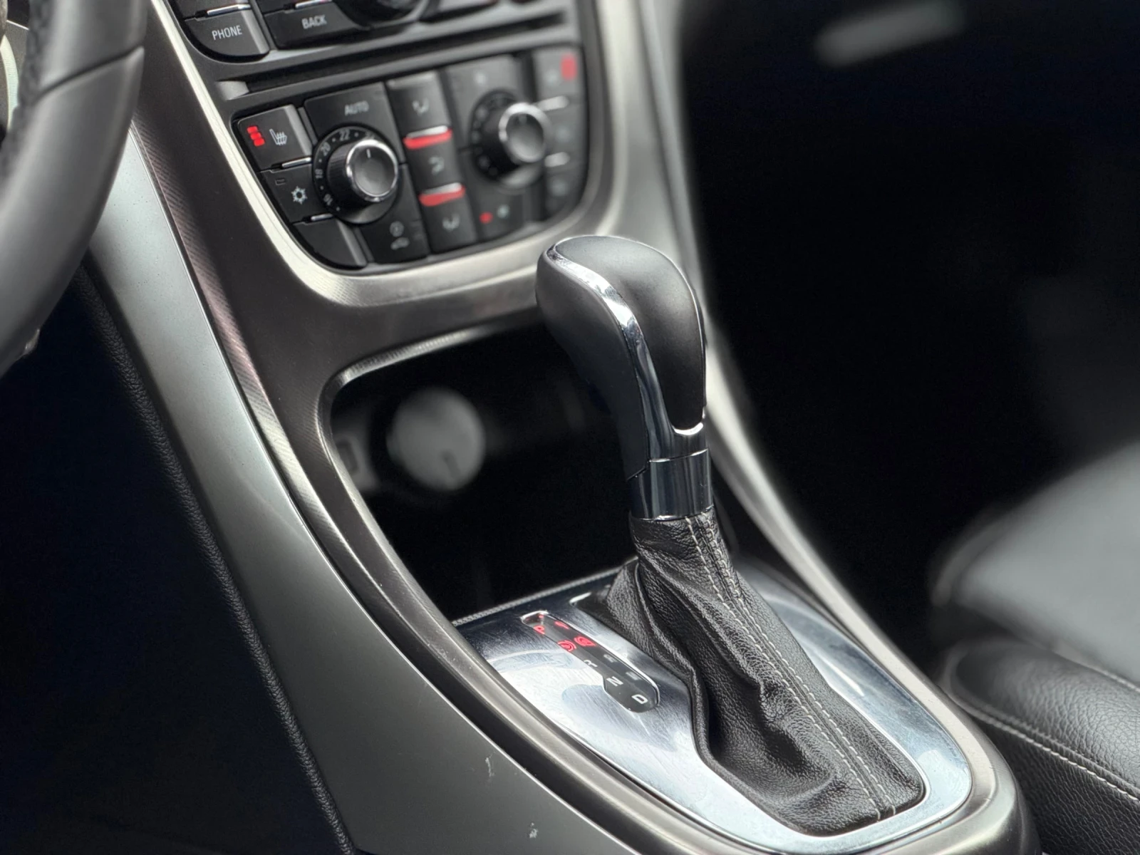 Opel Astra 2.0CDTi~160hp~AVTOMAT~XENON, снимка 14 - Автомобили и джипове - 54011812