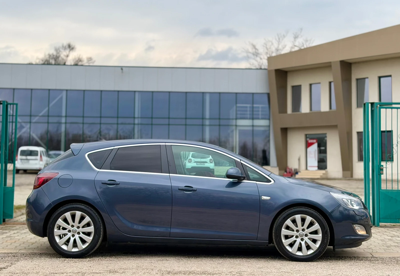 Opel Astra 2.0CDTi~160hp~AVTOMAT~XENON, снимка 4 - Автомобили и джипове - 54011812