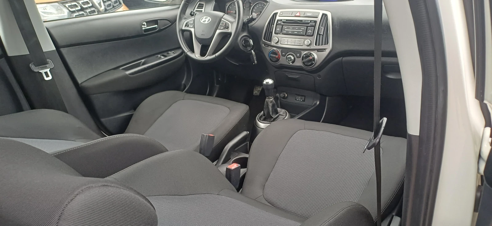 Hyundai I20, снимка 11 - Автомобили и джипове - 54099681