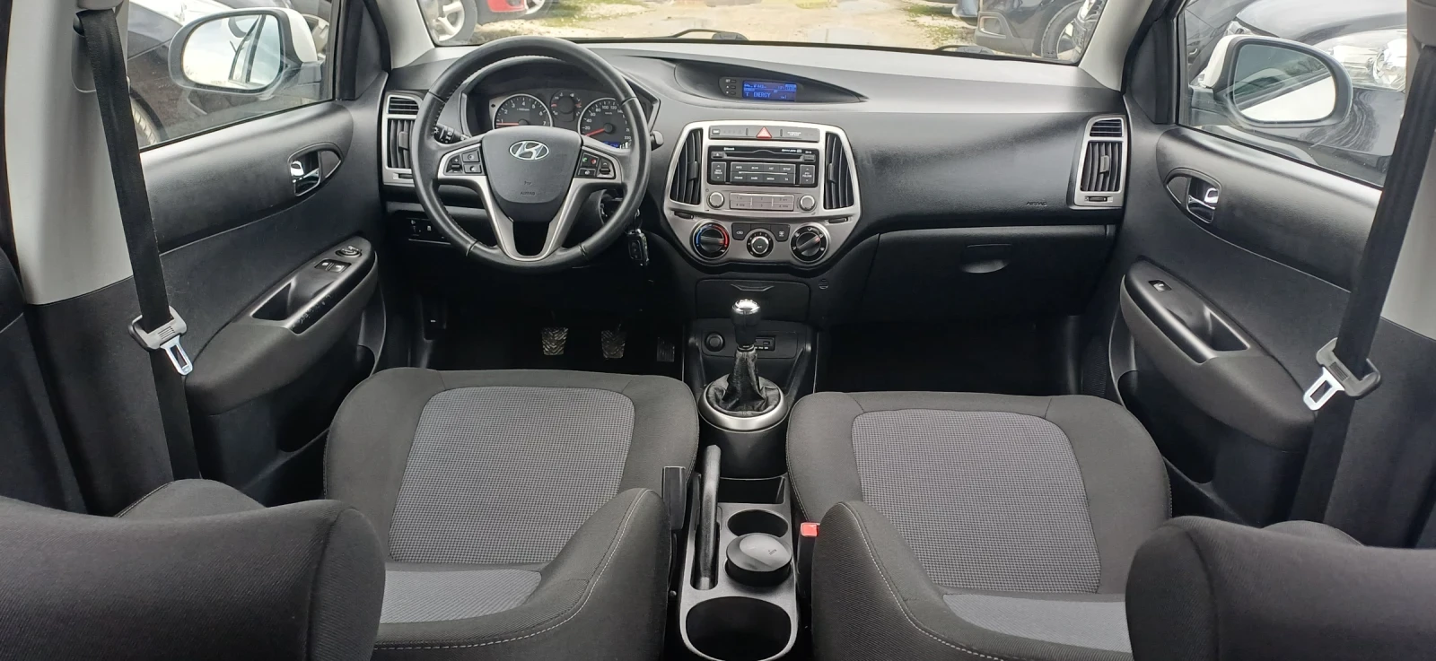 Hyundai I20, снимка 12 - Автомобили и джипове - 54099681