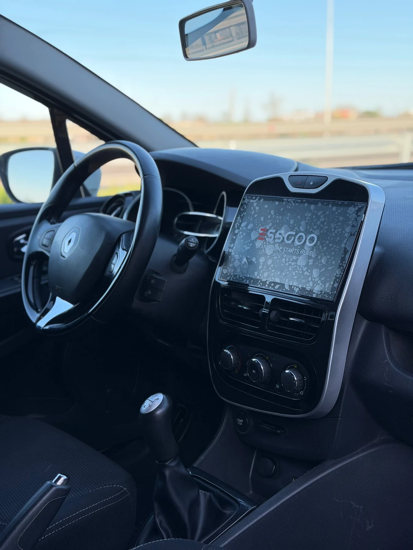 Renault Clio 1.5* Android* Обслужен, снимка 8 - Автомобили и джипове - 54138813