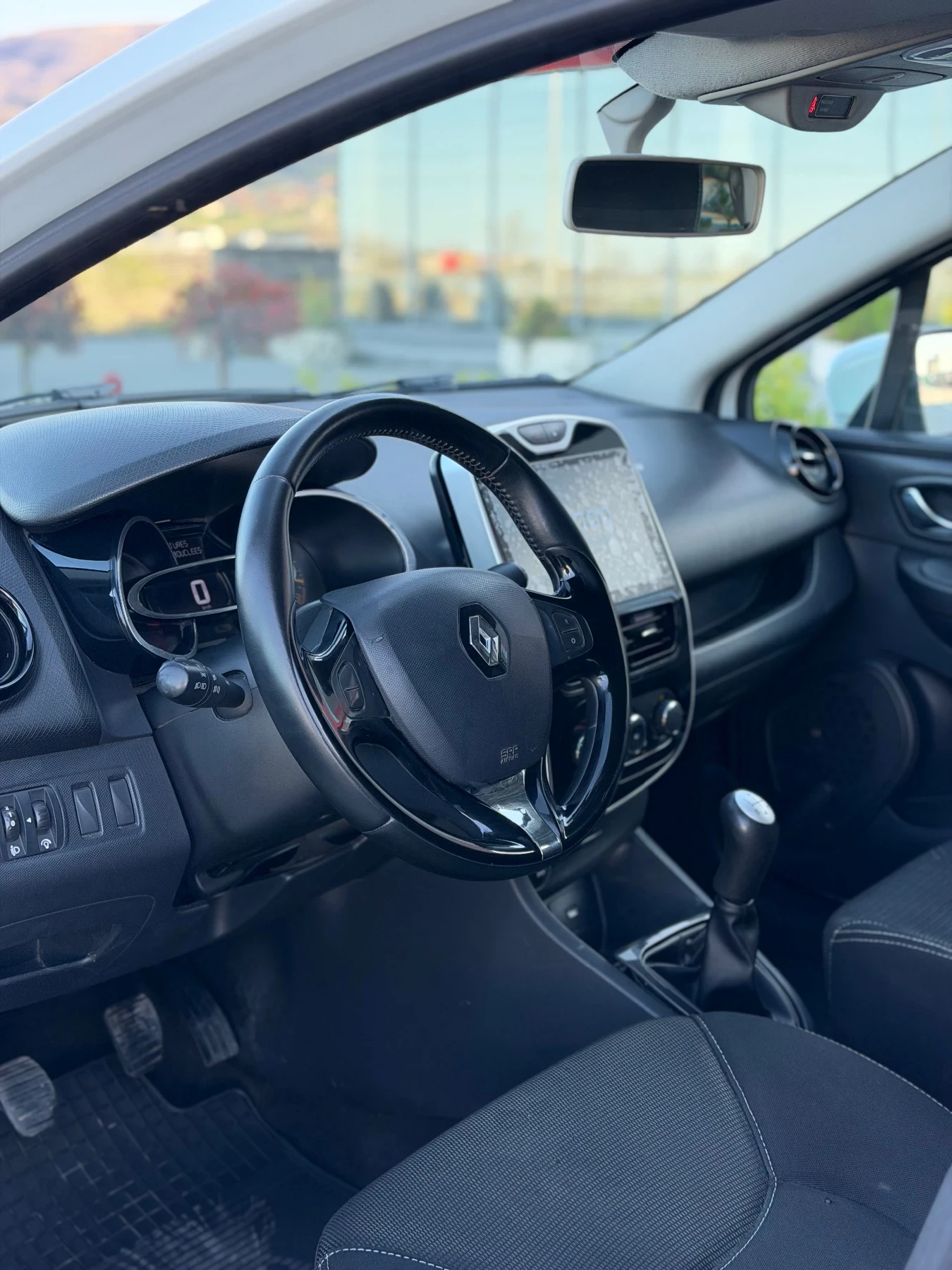 Renault Clio 1.5* Android* Обслужен, снимка 9 - Автомобили и джипове - 54138813