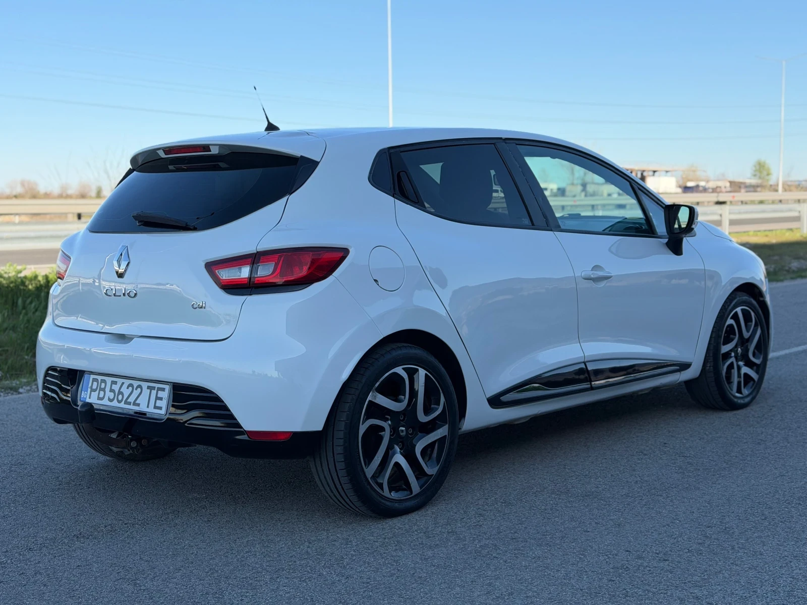Renault Clio 1.5* Android* Обслужен, снимка 6 - Автомобили и джипове - 54138813