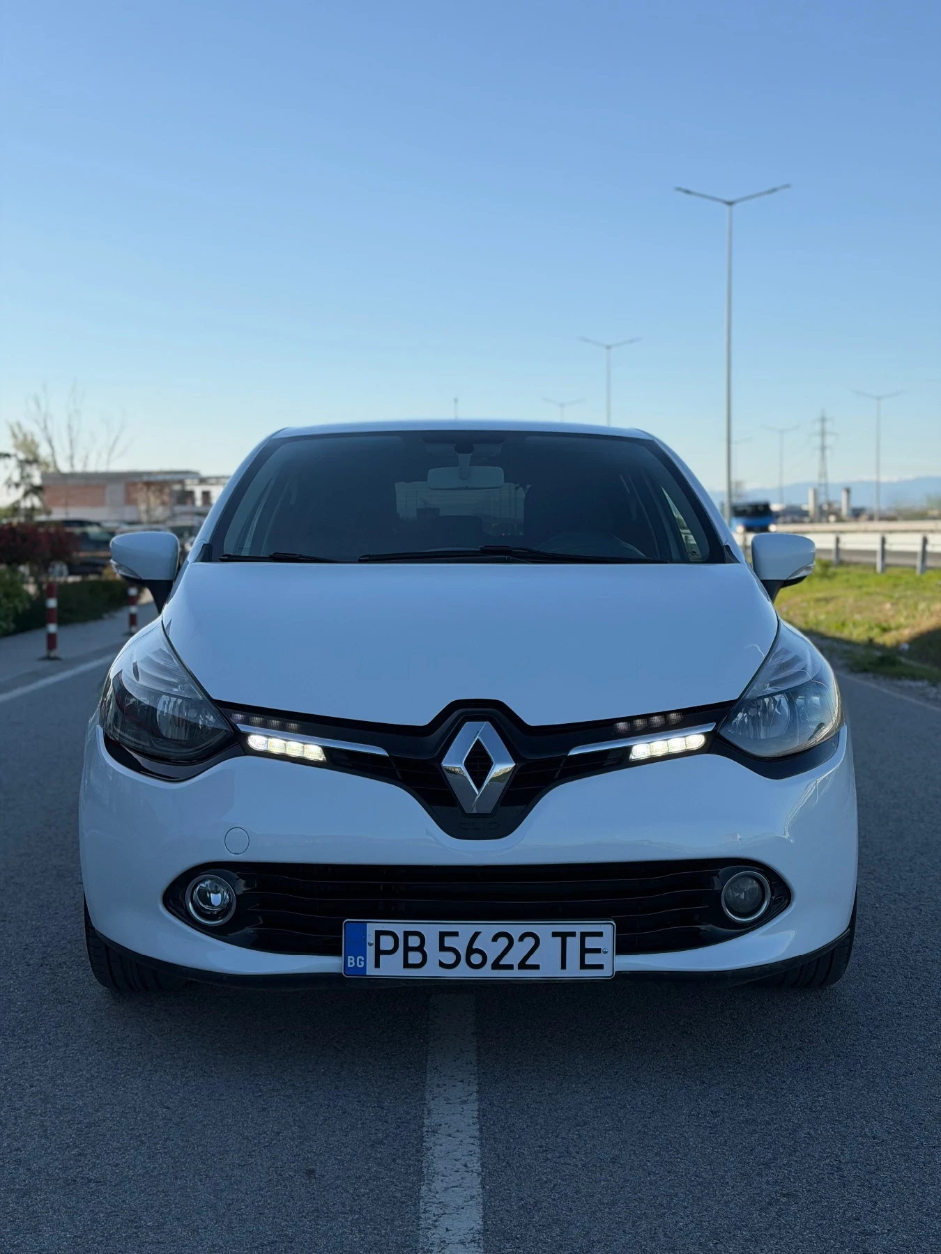Renault Clio 1.5* Android* Обслужен, снимка 3 - Автомобили и джипове - 54138813