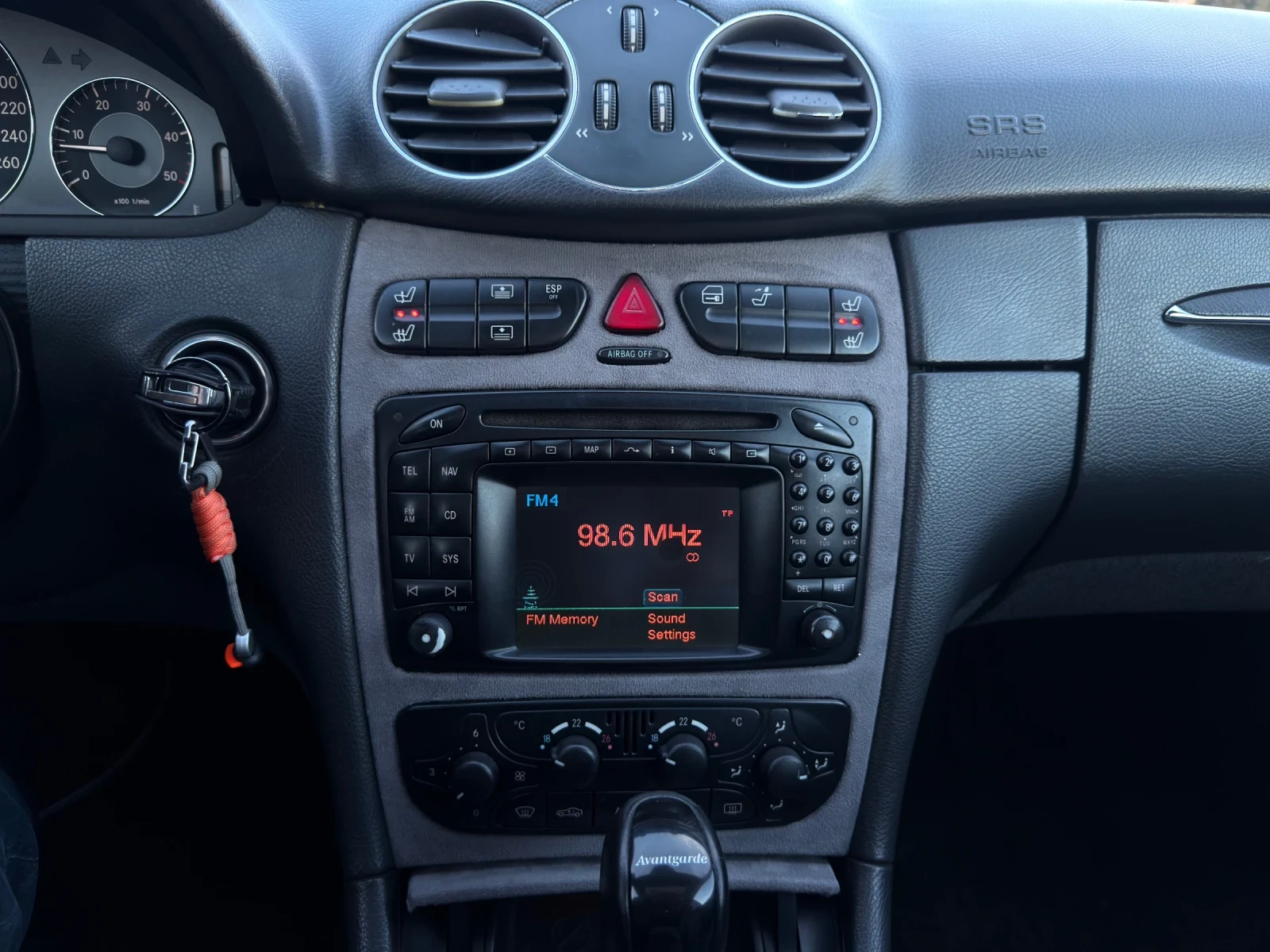 Mercedes-Benz CLK 2.7 CDI, снимка 11 - Автомобили и джипове - 54312694