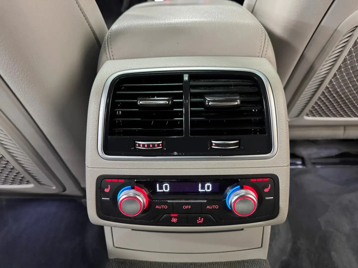 Audi A7 TECHNIK / QUATTRO / BOSE / ОБДУХ / ПОДГРЕВИ       , снимка 14 - Автомобили и джипове - 54421918