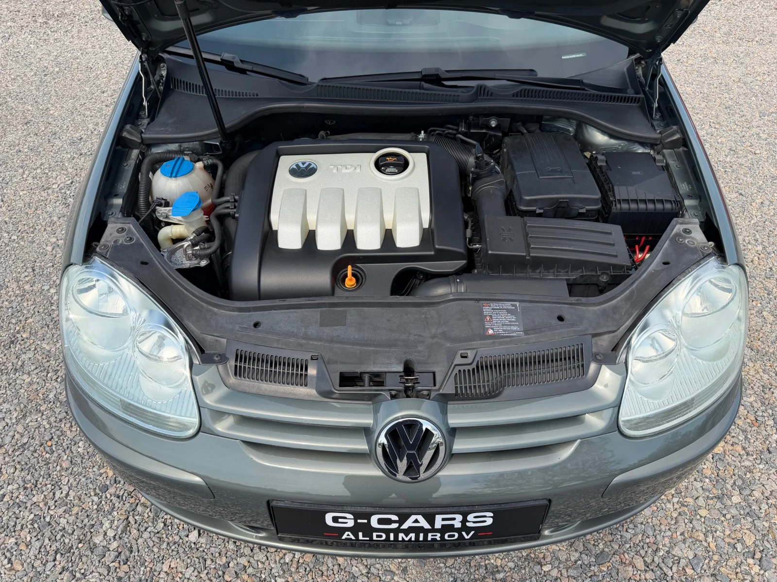 VW Golf 1.9/6 скорости, снимка 17 - Автомобили и джипове - 54452890