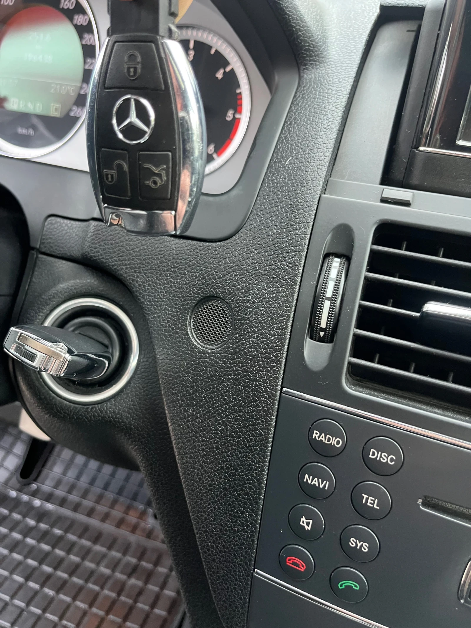 Mercedes-Benz C 320 Avantgarde , снимка 13 - Автомобили и джипове - 54611345