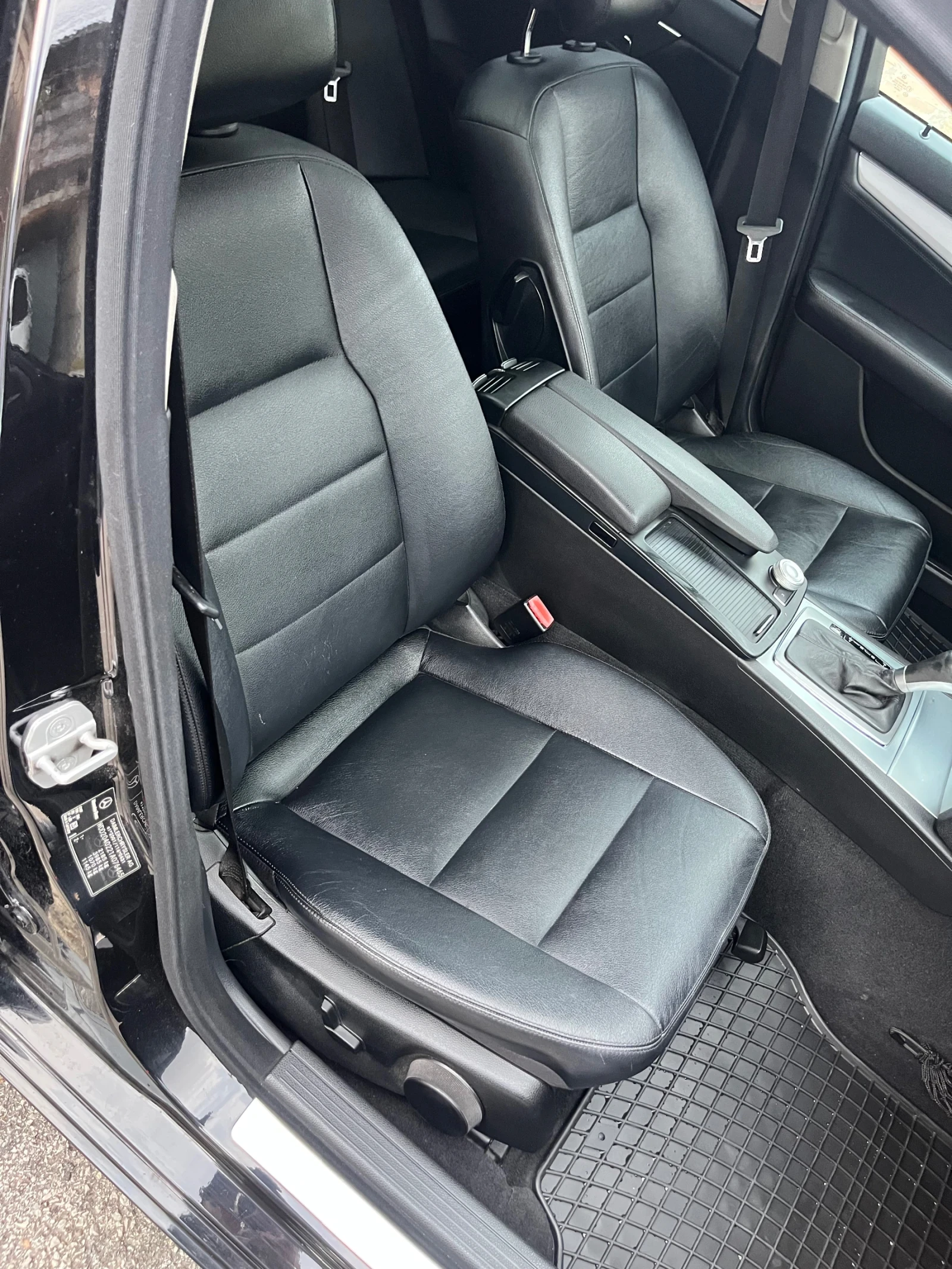 Mercedes-Benz C 320 Avantgarde , снимка 10 - Автомобили и джипове - 54611345