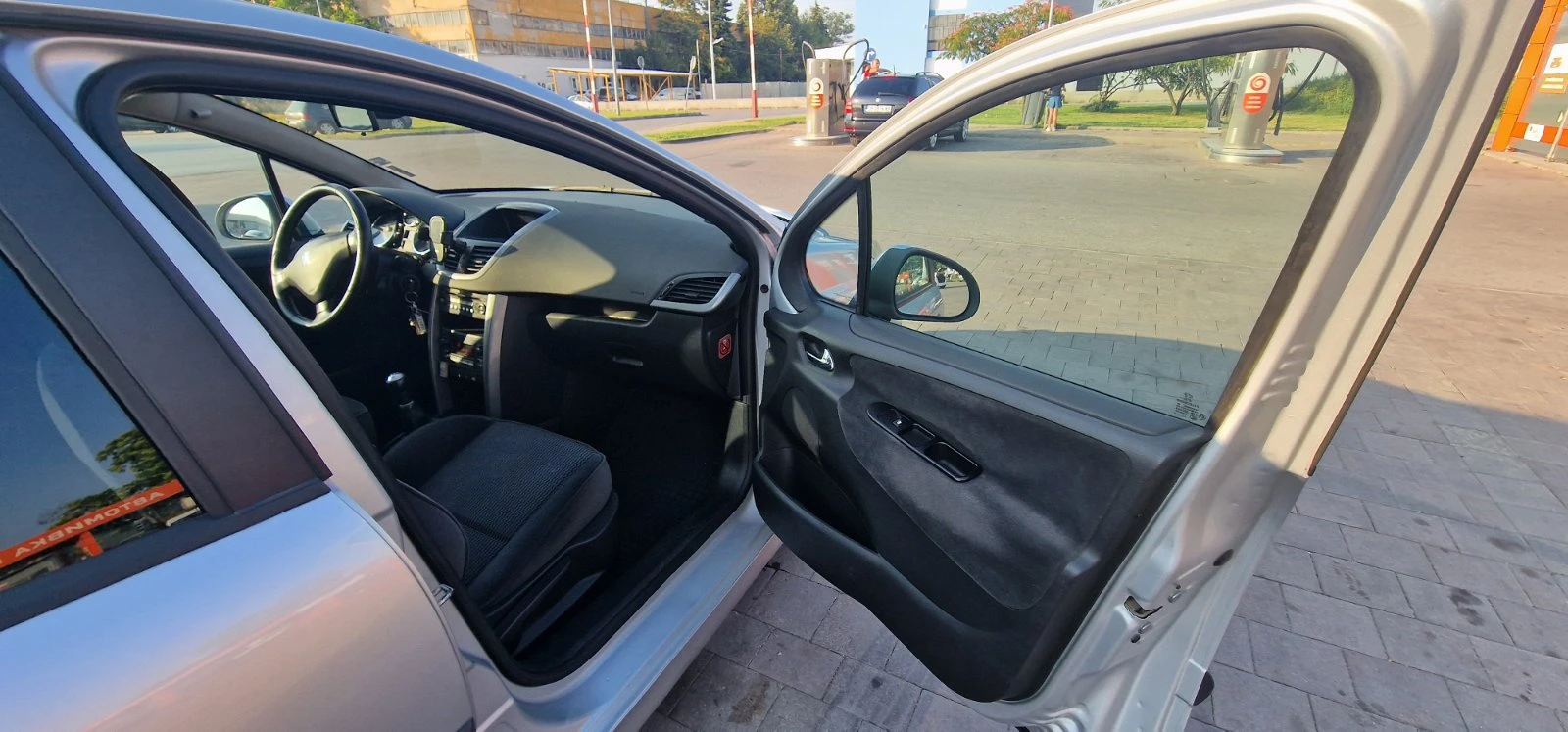 Peugeot 207 1, 6 HDI , снимка 10 - Автомобили и джипове - 55335896