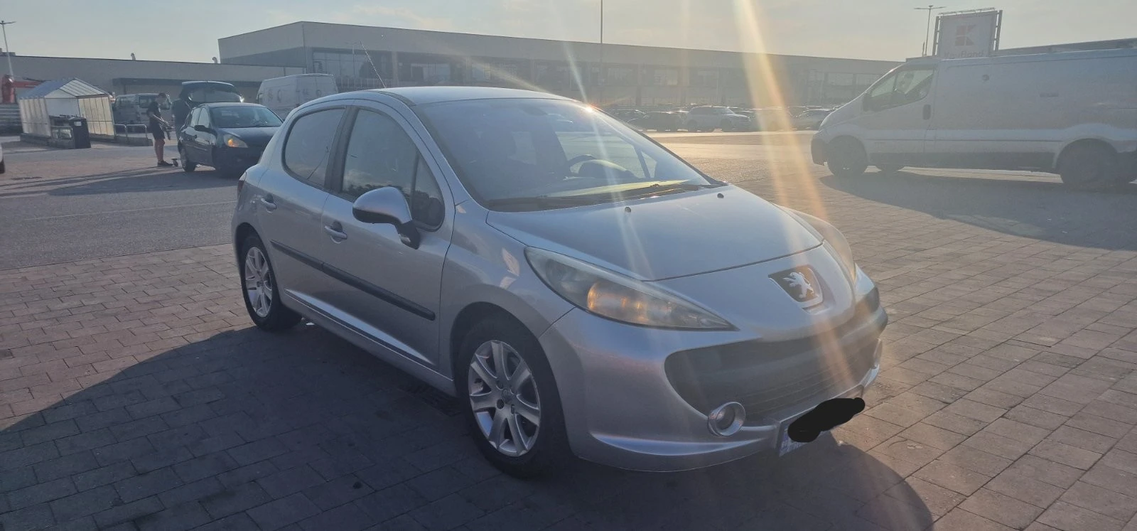 Peugeot 207 1, 6 HDI , снимка 4 - Автомобили и джипове - 55335896