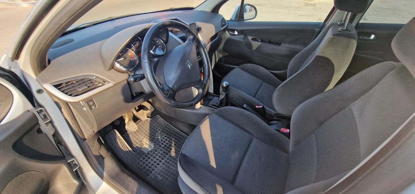 Peugeot 207 1, 6 HDI , снимка 13 - Автомобили и джипове - 55335896