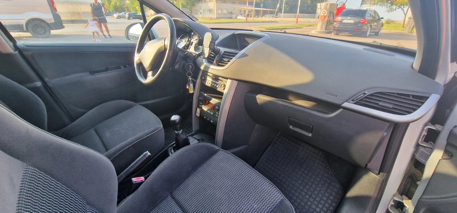 Peugeot 207 1, 6 HDI , снимка 9 - Автомобили и джипове - 55335896