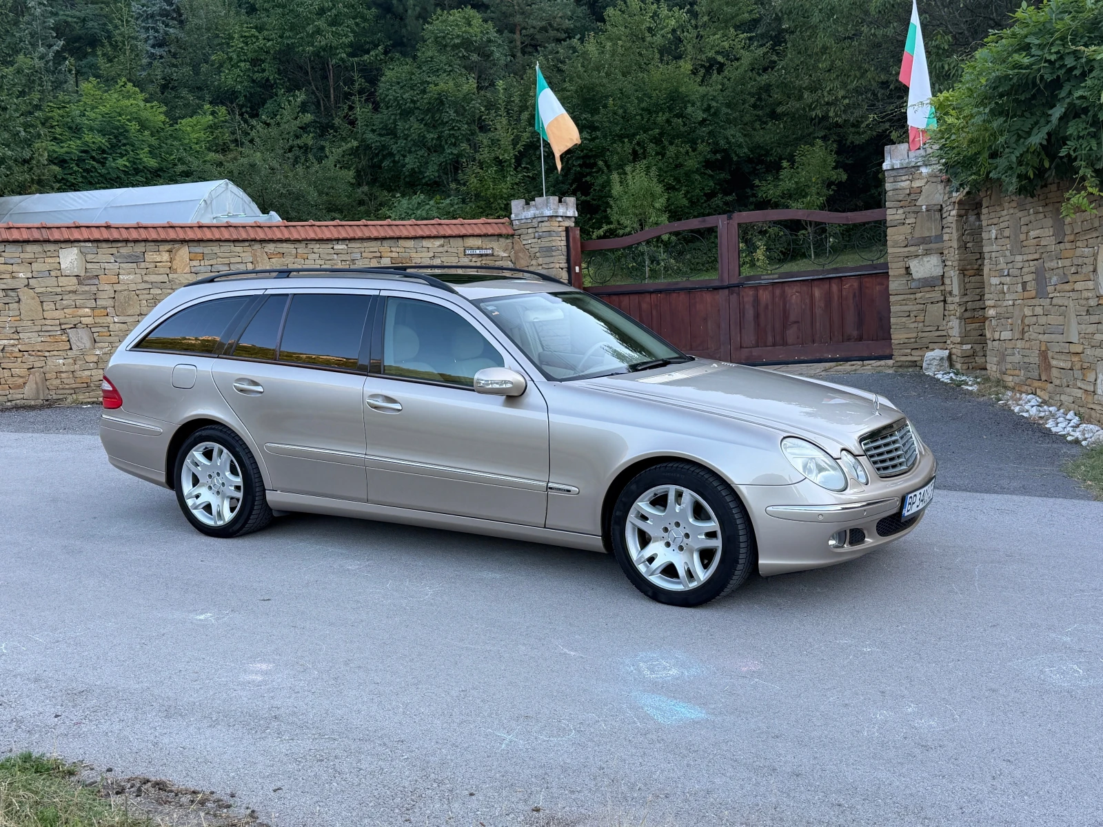 Mercedes-Benz E 500, снимка 2 - Автомобили и джипове - 55502769