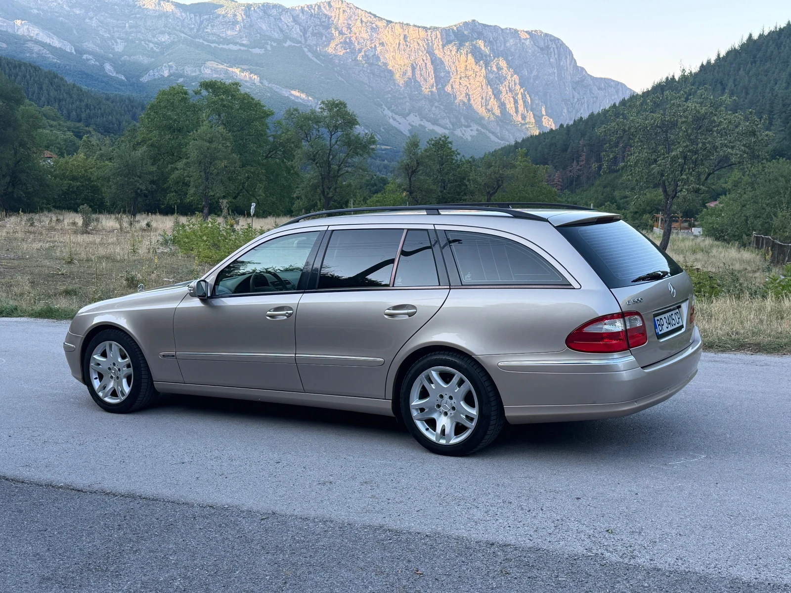 Mercedes-Benz E 500, снимка 6 - Автомобили и джипове - 55502769