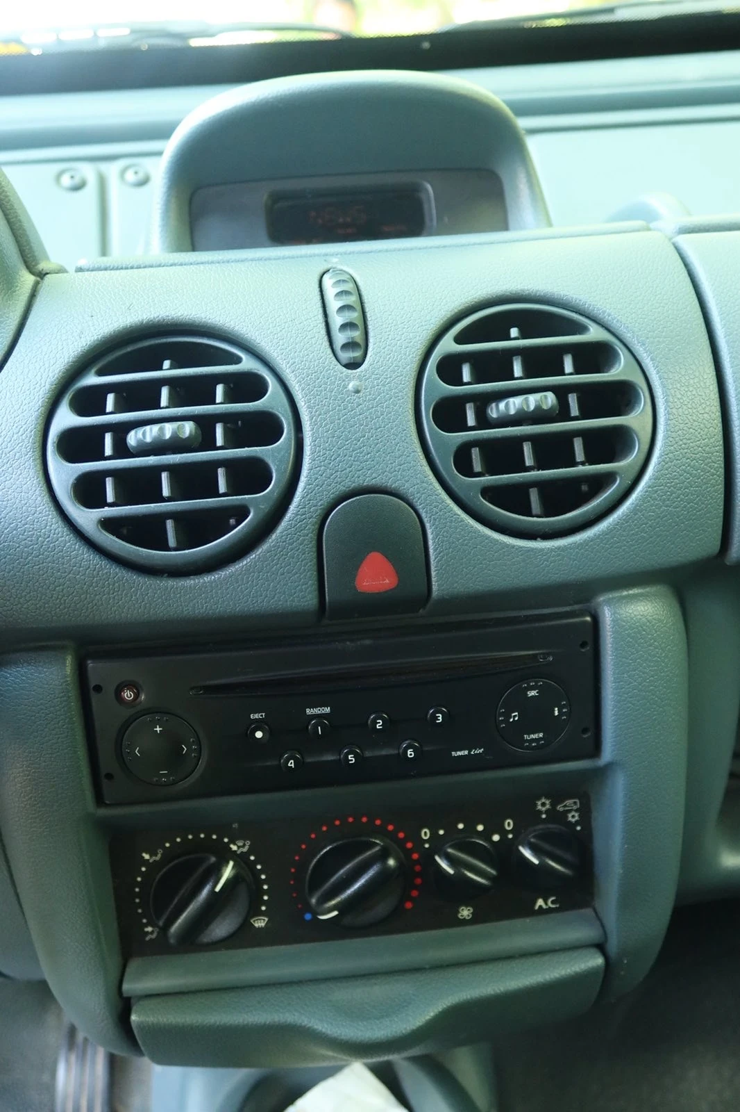 Renault Kangoo 1.4, снимка 9 - Автомобили и джипове - 55876724