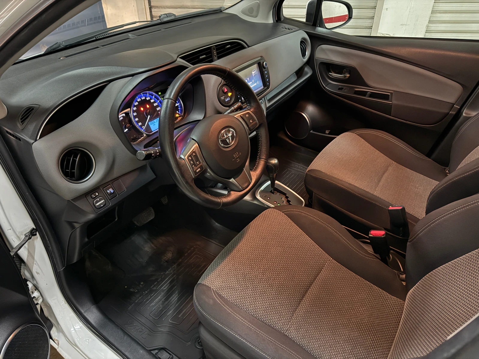 Toyota Yaris * 1.5 VVT-i* Hybrid* AUTOMATIC* EU 6* , снимка 8 - Автомобили и джипове - 56041683