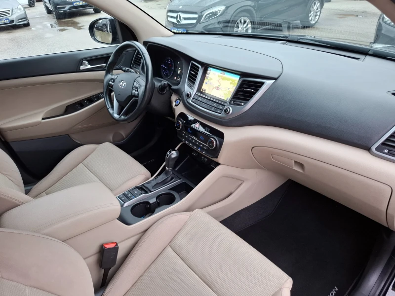 Hyundai Tucson 1.7 CRDI AVTOMAT, снимка 10 - Автомобили и джипове - 47978307