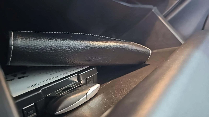 Mercedes-Benz GLB  Ambient light* Камера* Пано* Подгрев, снимка 14 - Автомобили и джипове - 52317585