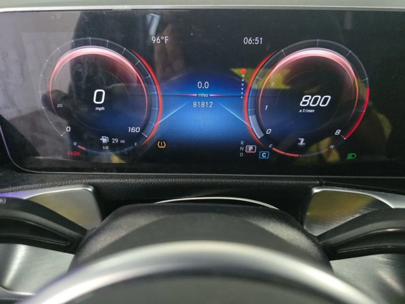 Mercedes-Benz GLB  Ambient light* Камера* Пано* Подгрев, снимка 10 - Автомобили и джипове - 52317585