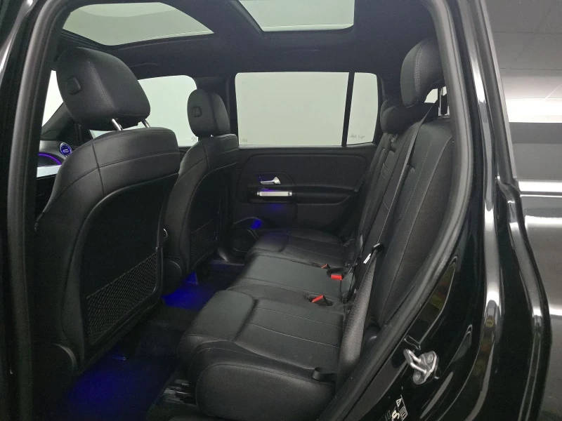 Mercedes-Benz GLB  Ambient light* Камера* Пано* Подгрев, снимка 11 - Автомобили и джипове - 52317585
