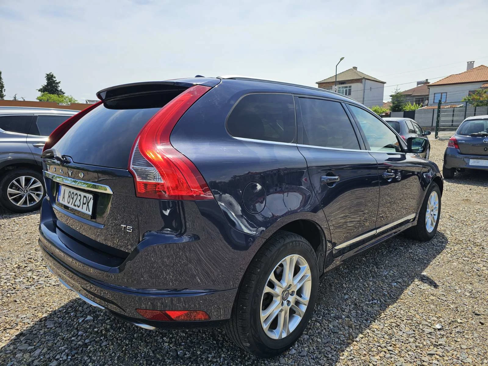 Volvo XC60 2.0 L4 T5 Premier +  - изображение 2