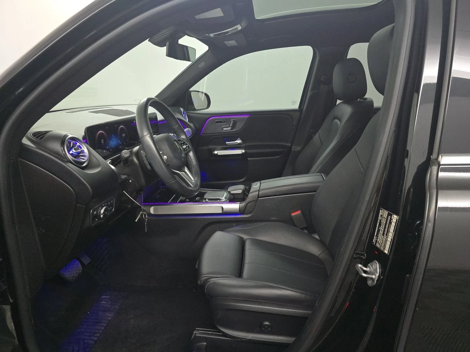 Mercedes-Benz GLB 4Matic* Ambient light* Камера* Пано* Подгрев - изображение 7