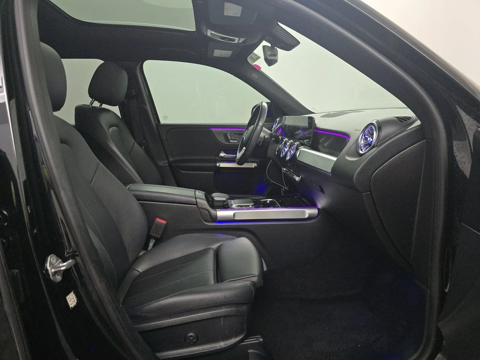 Mercedes-Benz GLB  Ambient light* * *  | Mobile.bg   12