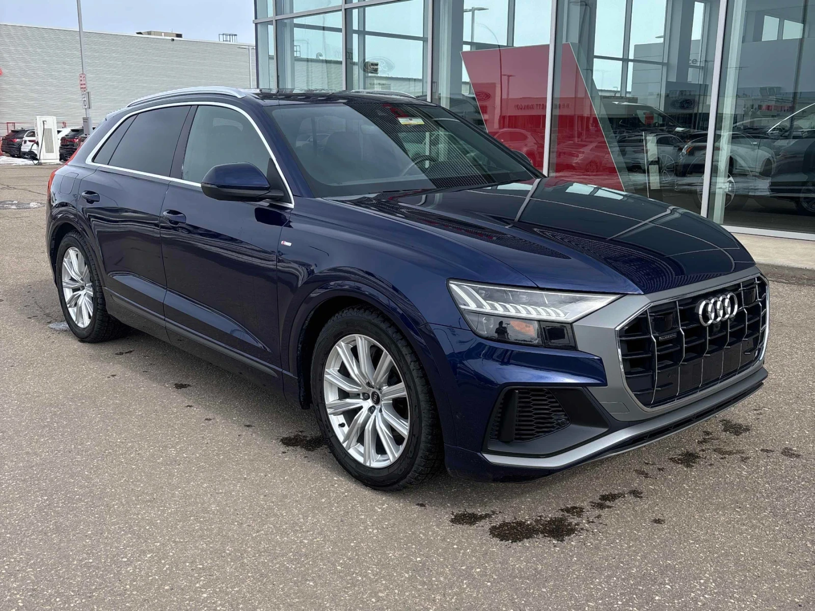 Audi Q8 TECHNIK * ОБДУХВАНЕ * ПАНОРАМА * ДИСТРОНИК * CAR F, снимка 5 - Автомобили и джипове - 54169484