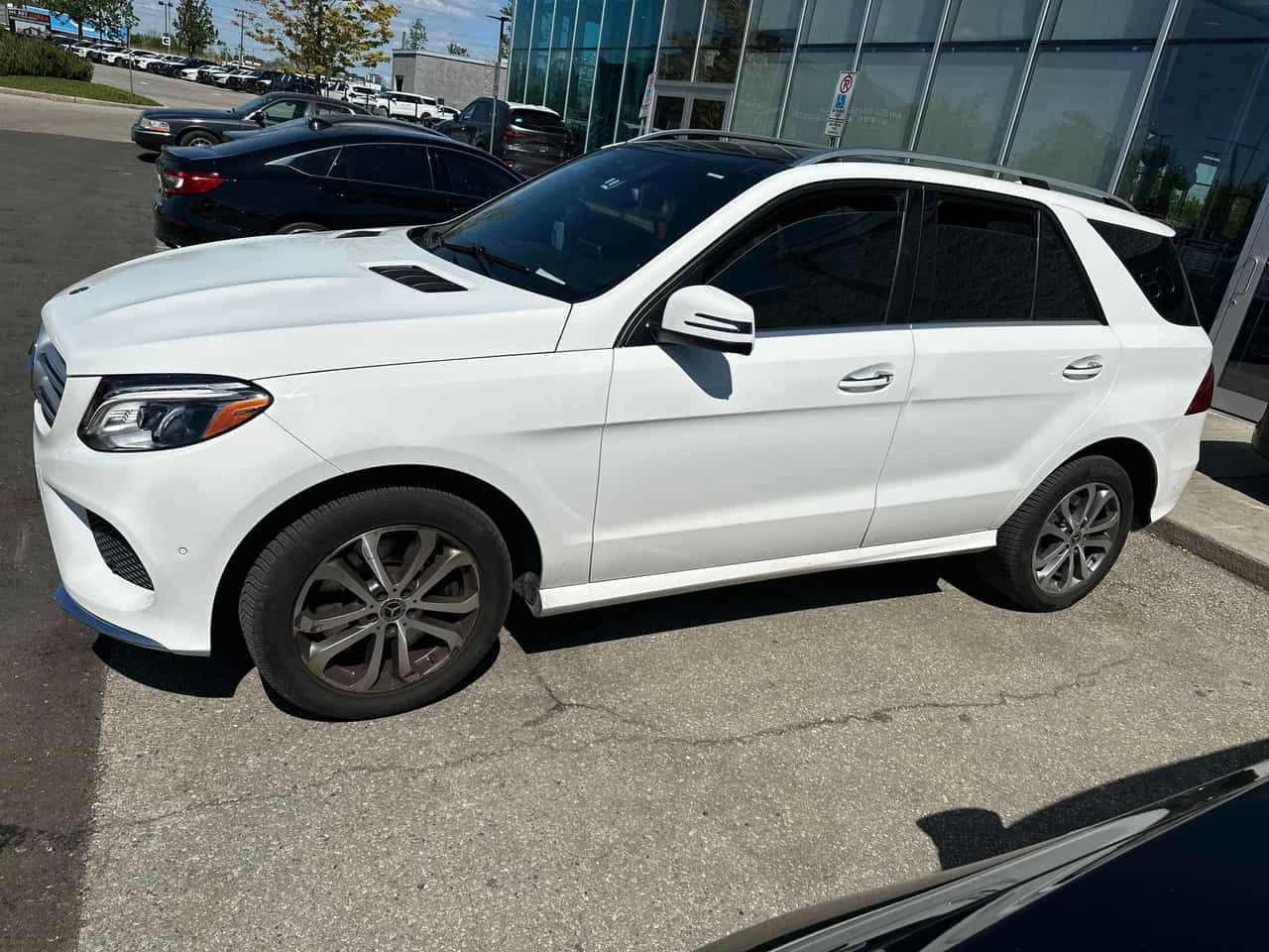 Mercedes-Benz GLE 400 ПОДГРЕВИ * ПАНО * KEYLESS * CARFAX * H/K, снимка 2 - Автомобили и джипове - 54731471