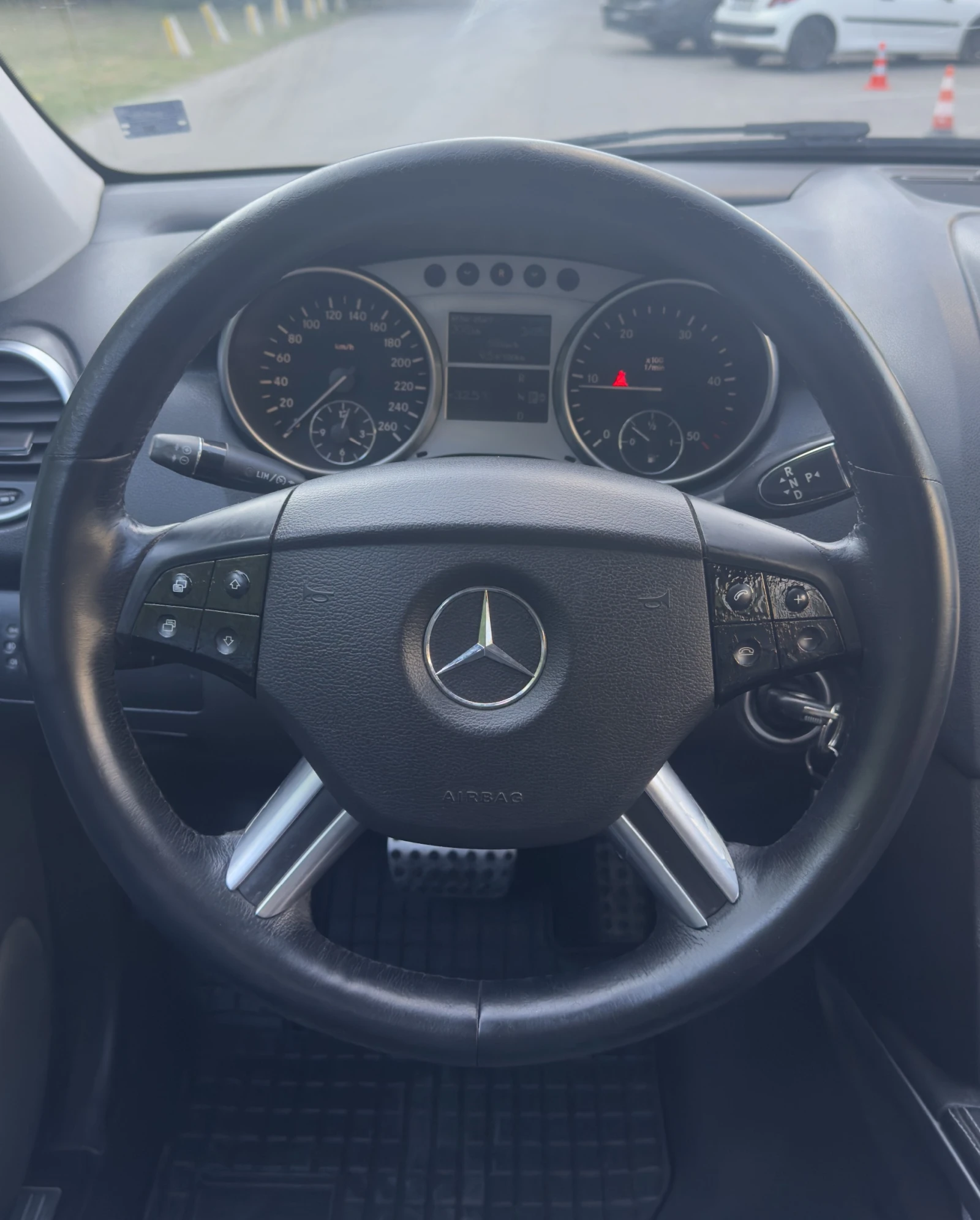 Mercedes-Benz ML 320 4matic * 7G * Airmatic * Бартер * Лизинг, снимка 10 - Автомобили и джипове - 55465104