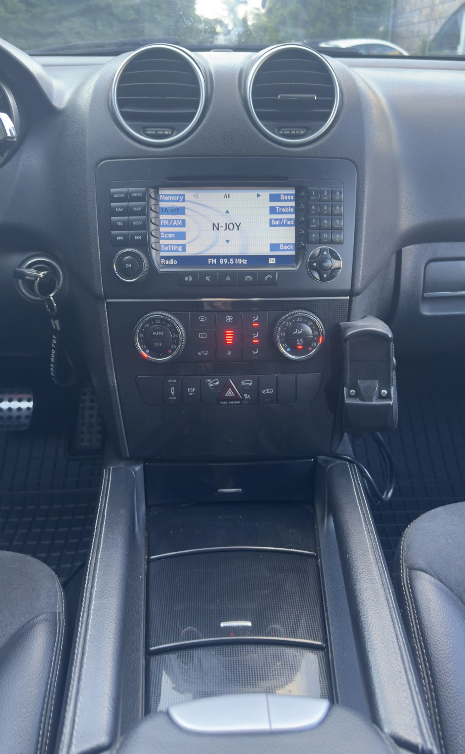 Mercedes-Benz ML 320 4matic * 7G * Airmatic * Бартер * Лизинг, снимка 11 - Автомобили и джипове - 55465104