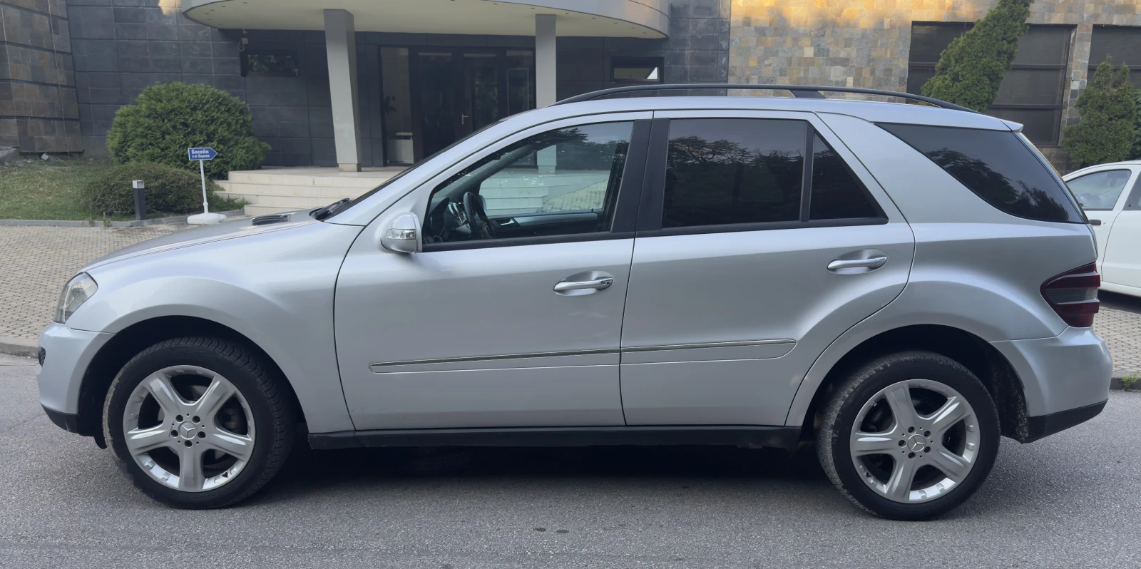 Mercedes-Benz ML 320 4matic * 7G * Airmatic * Бартер * Лизинг, снимка 5 - Автомобили и джипове - 55465104