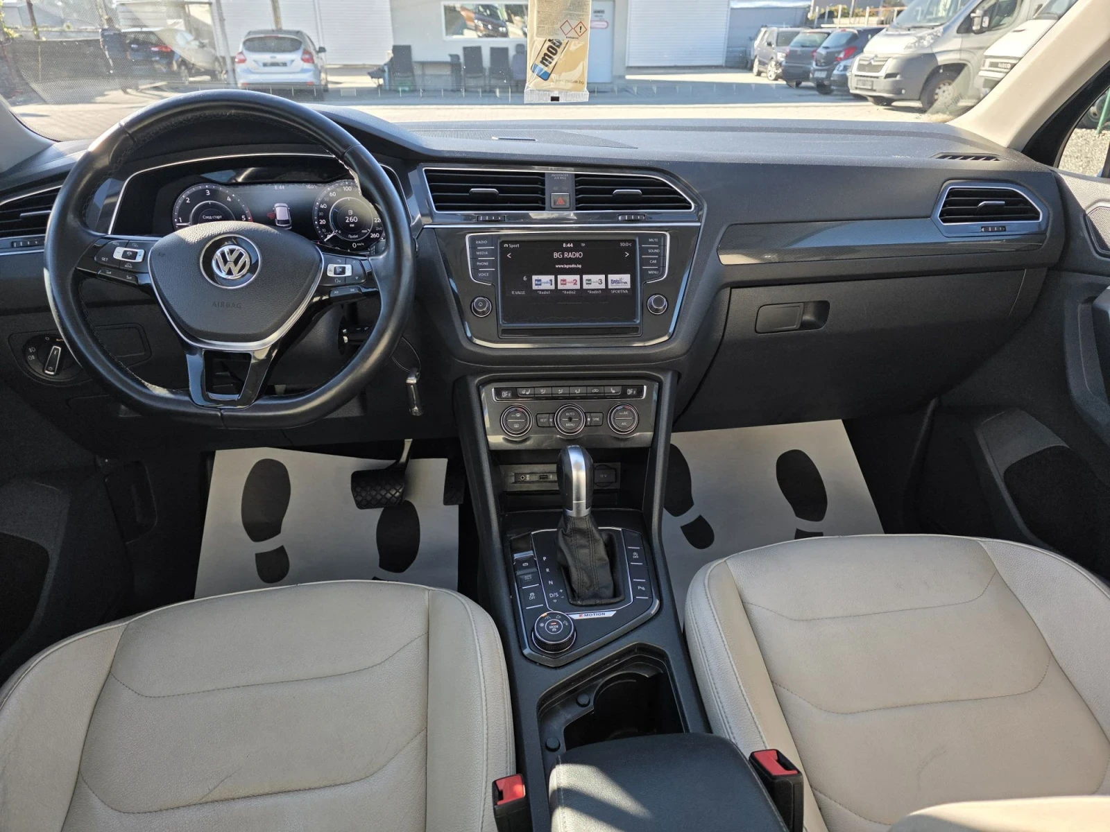 VW Tiguan 2.0TDi 4x4 OFFROAD Лизинг, снимка 9 - Автомобили и джипове - 56369354