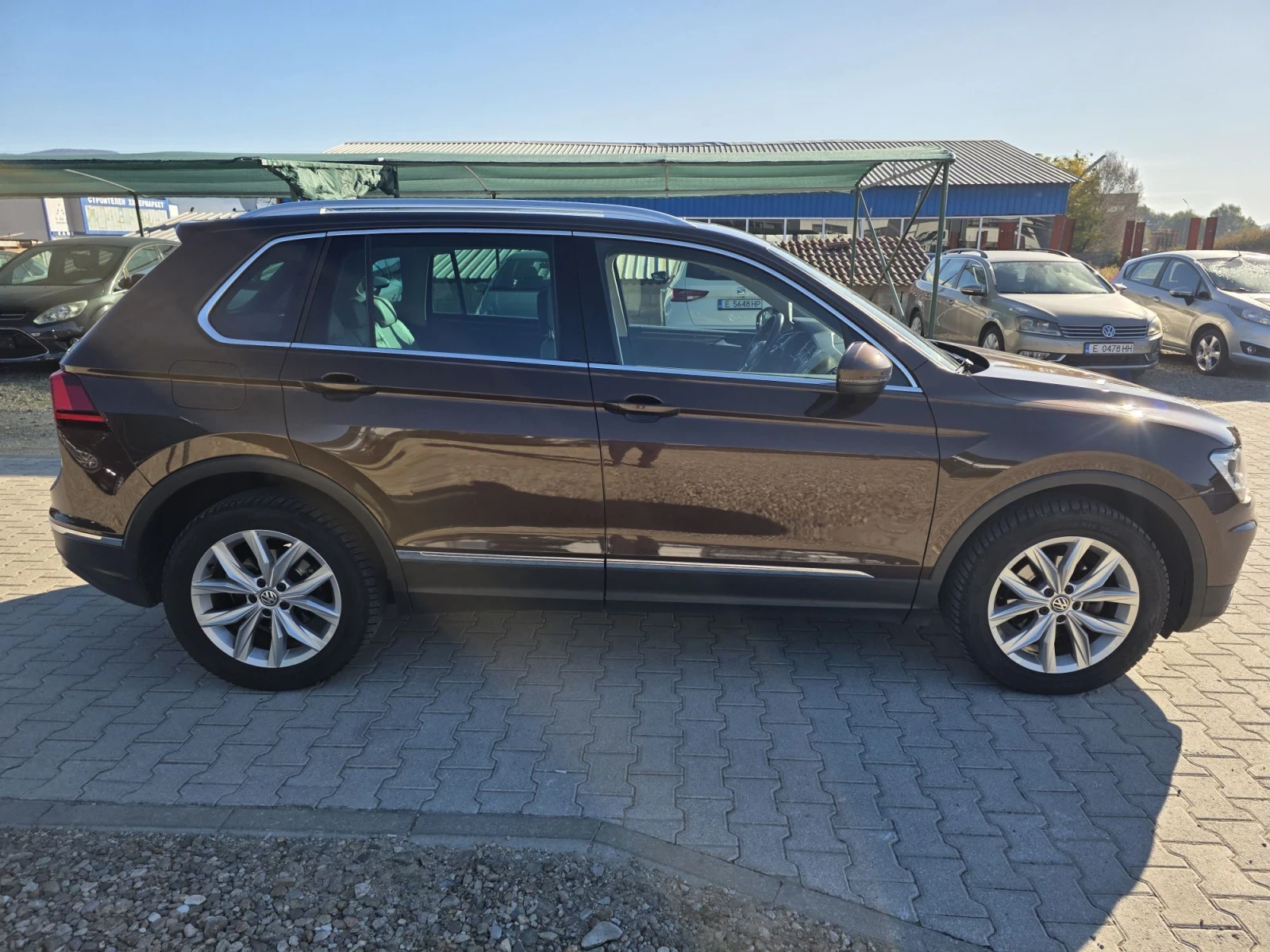 VW Tiguan 2.0TDi 4x4 OFFROAD Лизинг, снимка 8 - Автомобили и джипове - 56369354