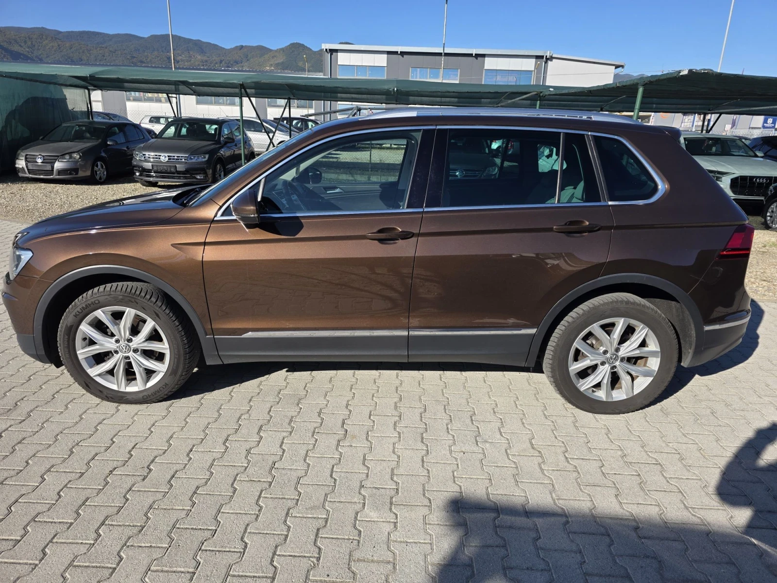 VW Tiguan 2.0TDi 4x4 OFFROAD Лизинг, снимка 4 - Автомобили и джипове - 56369354
