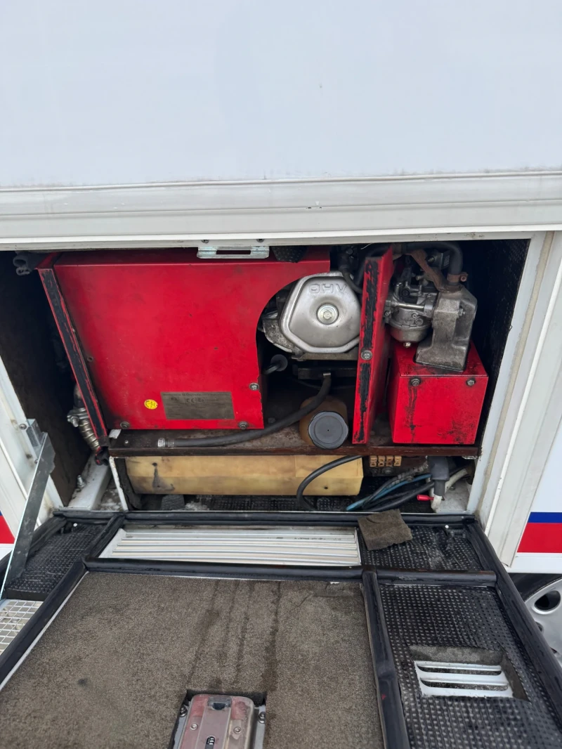 Mercedes-Benz Sprinter 413 2.2 cdi 138000km, снимка 17 - Бусове и автобуси - 52327641